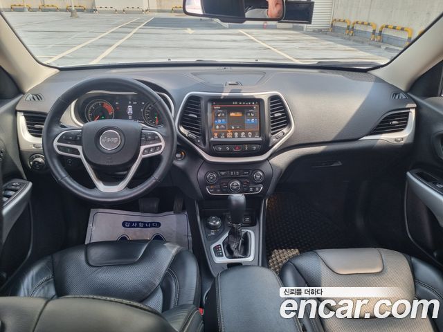 JEEP 체로키(KL) 2.2 디젤 리미티드 4WD 2017 - photo 13 - Import Corée du Sud | International Cars