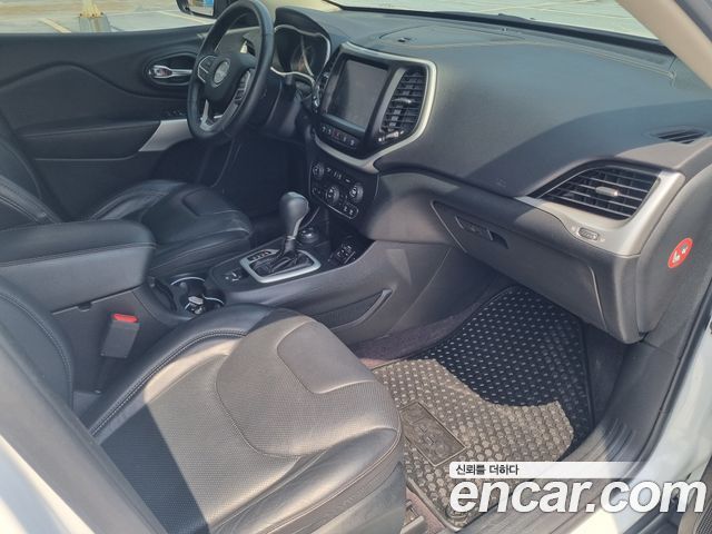 JEEP 체로키(KL) 2.2 디젤 리미티드 4WD 2017 - photo 15 - Import Corée du Sud | International Cars