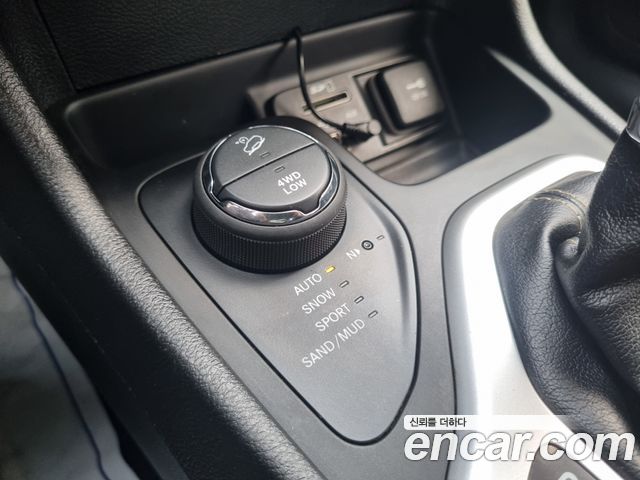 JEEP 체로키(KL) 2.2 디젤 리미티드 4WD 2017 - photo 18 - Import Corée du Sud | International Cars