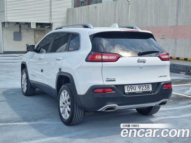 JEEP 체로키(KL) 2.2 디젤 리미티드 4WD 2017 - photo 2 - Import Corée du Sud | International Cars
