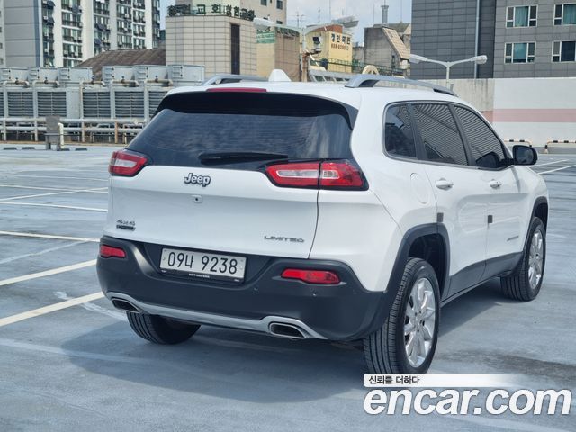 JEEP 체로키(KL) 2.2 디젤 리미티드 4WD 2017 - photo 4 - Import Corée du Sud | International Cars