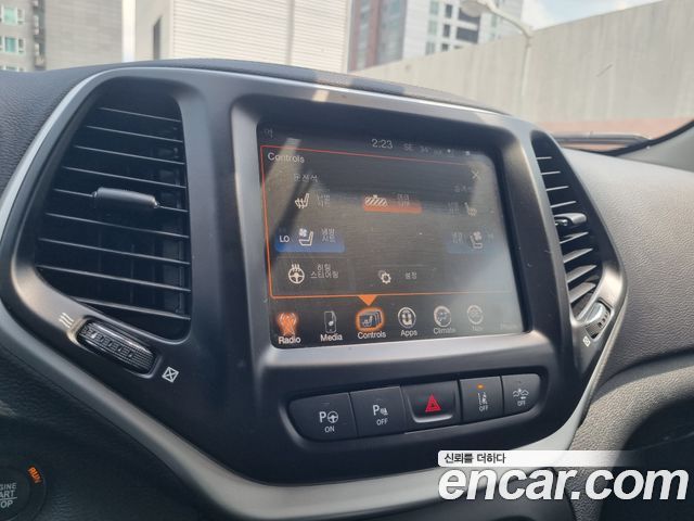 JEEP 체로키(KL) 2.2 디젤 리미티드 4WD 2017 - photo 8 - Import Corée du Sud | International Cars