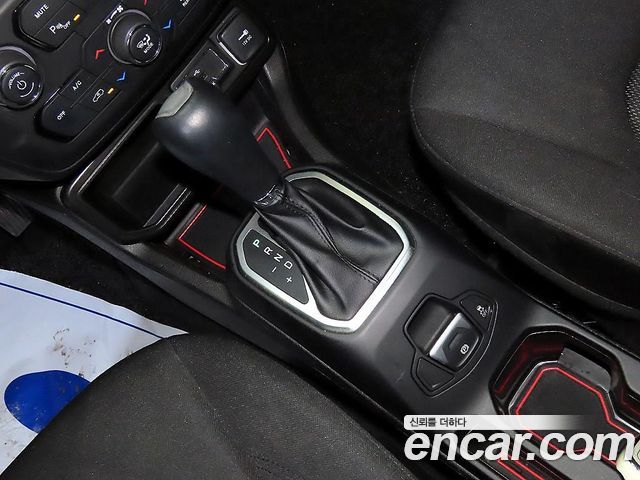 JEEP 레니게이드 2.4 론지튜드 2021 - photo 12 - Import Corée du Sud | International Cars
