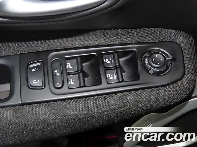 JEEP 레니게이드 2.4 론지튜드 2021 - photo 13 - Import Corée du Sud | International Cars