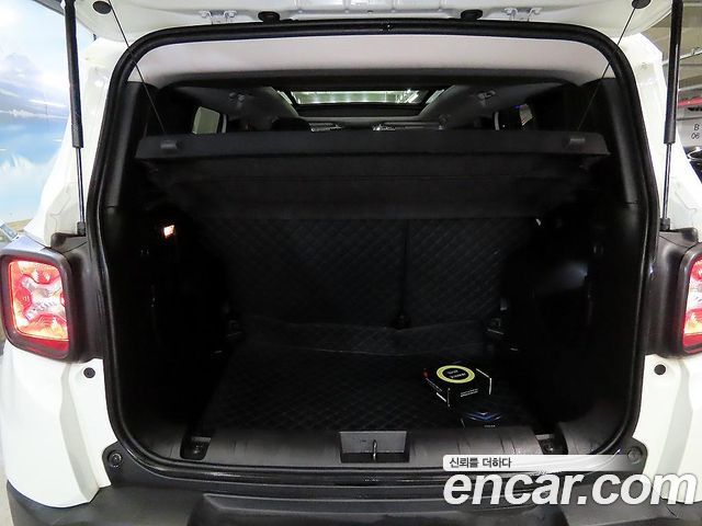 JEEP 레니게이드 2.4 론지튜드 2021 - photo 17 - Import Corée du Sud | International Cars