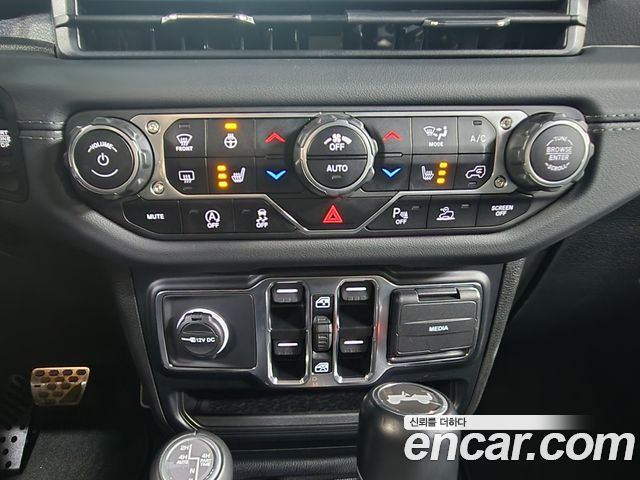 JEEP 랭글러 (JL) 2.0 사하라 파워 탑 4도어 2024 - photo 11 - Import Corée du Sud | International Cars