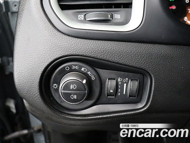JEEP 레니게이드 2.4 론지튜드 하이 2018 - photo 12 - Import Corée du Sud | International Cars