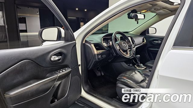 JEEP 체로키(KL) 2.4 론지튜드 AWD 2016 - photo 10 - Import Corée du Sud | International Cars