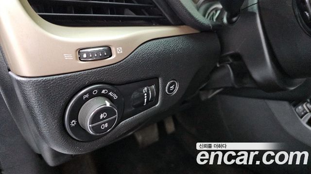 JEEP 체로키(KL) 2.4 론지튜드 AWD 2016 - photo 16 - Import Corée du Sud | International Cars