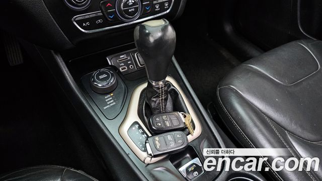 JEEP 체로키(KL) 2.4 론지튜드 AWD 2016 - photo 9 - Import Corée du Sud | International Cars