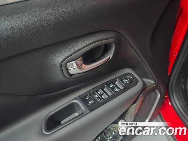 JEEP 레니게이드 1.3 론지튜드 2022 - photo 15 - Import Corée du Sud | International Cars