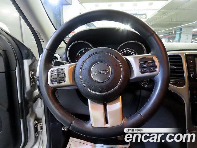 JEEP 그랜드 체로키 3.0 디젤 라레도 2013 - photo 8 - Import Corée du Sud | International Cars
