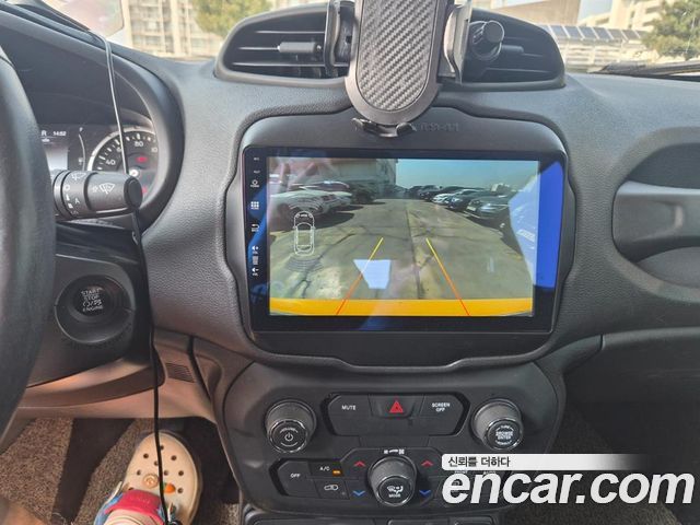 JEEP 레니게이드 2.4 리미티드 AWD 2018 - photo 10 - Import Corée du Sud | International Cars