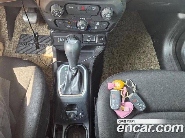 JEEP 레니게이드 2.4 리미티드 AWD 2018 - photo 13 - Import Corée du Sud | International Cars