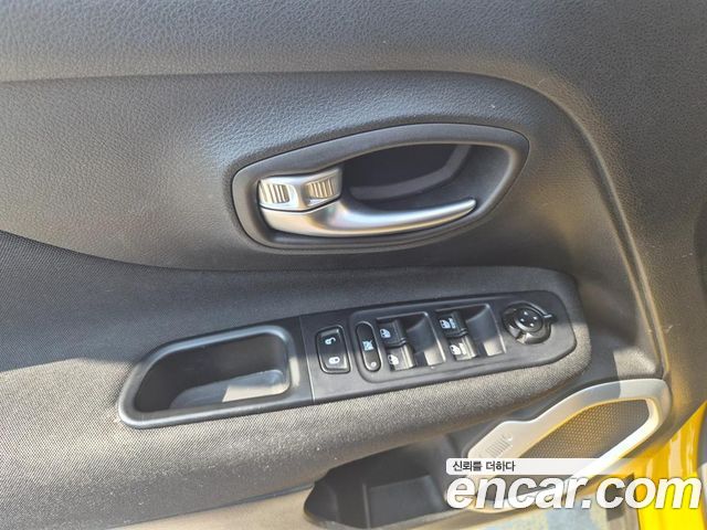 JEEP 레니게이드 2.4 리미티드 AWD 2018 - photo 14 - Import Corée du Sud | International Cars