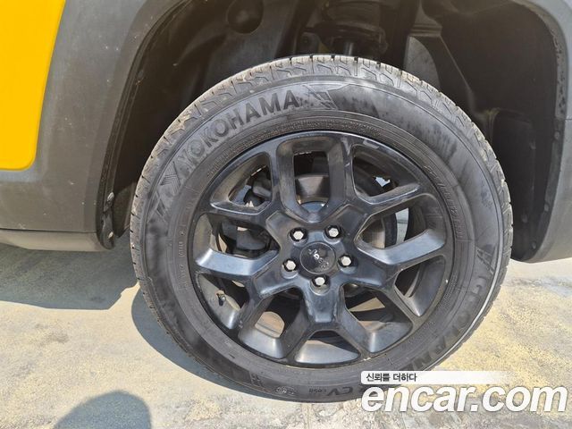 JEEP 레니게이드 2.4 리미티드 AWD 2018 - photo 17 - Import Corée du Sud | International Cars