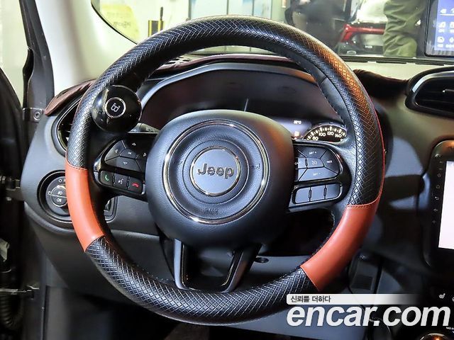 JEEP 레니게이드 2.0 디젤 론지튜드 블랙 Edition AWD 2016 - photo 8 - Import Corée du Sud | International Cars