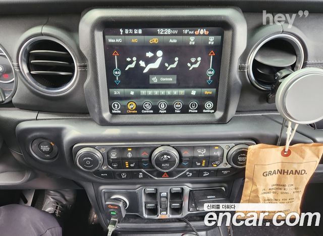 JEEP 랭글러 (JL) 2.0 오버랜드 4도어 2019 - photo 11 - Import Corée du Sud | International Cars