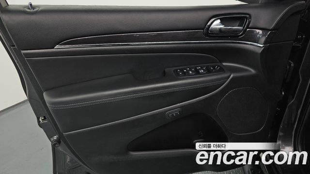 JEEP 그랜드 체로키 3.6 오버랜드 2021 - photo 14 - Import Corée du Sud | International Cars