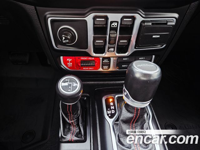 JEEP 글래디에이터 (JT) 3.6 루비콘 2021 - photo 9 - Import Corée du Sud | International Cars