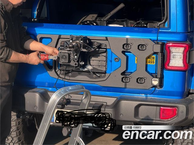 JEEP 랭글러 (JL) 2.0 오버랜드 파워 탑 4도어 4xe 2021 - photo 6 - Import Corée du Sud | International Cars