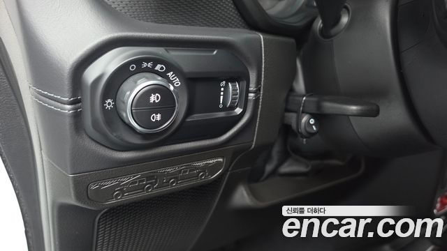 JEEP 랭글러 (JL) 2.0 루비콘 4도어 2025 - photo 27 - Import Corée du Sud | International Cars