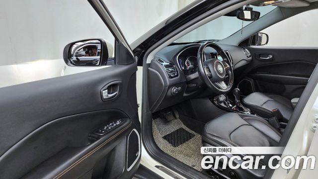 JEEP 컴패스 2세대 2.4 리미티드 AWD 2019 - photo 13 - Import Corée du Sud | International Cars