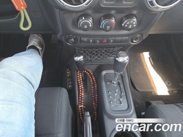 JEEP 랭글러 (JK) 2.8 디젤 사하라 2도어 2011 - photo 8 - Import Corée du Sud | International Cars