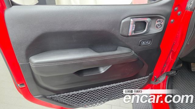 JEEP 랭글러 (JL) 2.0 오버랜드 4도어 2021 - photo 14 - Import Corée du Sud | International Cars