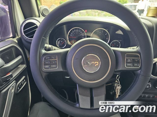 JEEP 랭글러 (JK) 2.8 디젤 사하라 4도어 2012 - photo 8 - Import Corée du Sud | International Cars