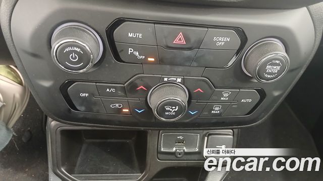 JEEP 레니게이드 2.4 리미티드 2021 - photo 10 - Import Corée du Sud | International Cars