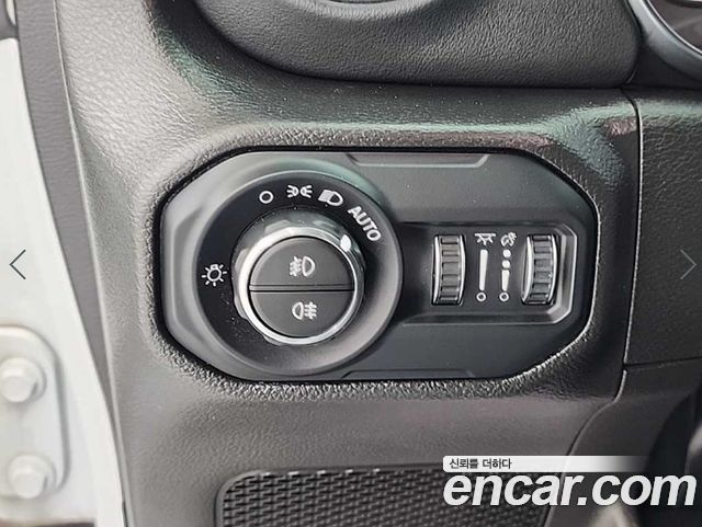 JEEP 랭글러 (JL) 2.0 오버랜드 4도어 2022 - photo 18 - Import Corée du Sud | International Cars