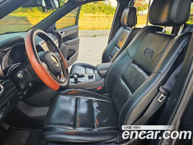 JEEP 그랜드 체로키 3.0 디젤 오버랜드 2015 - photo 8 - Import Corée du Sud | International Cars