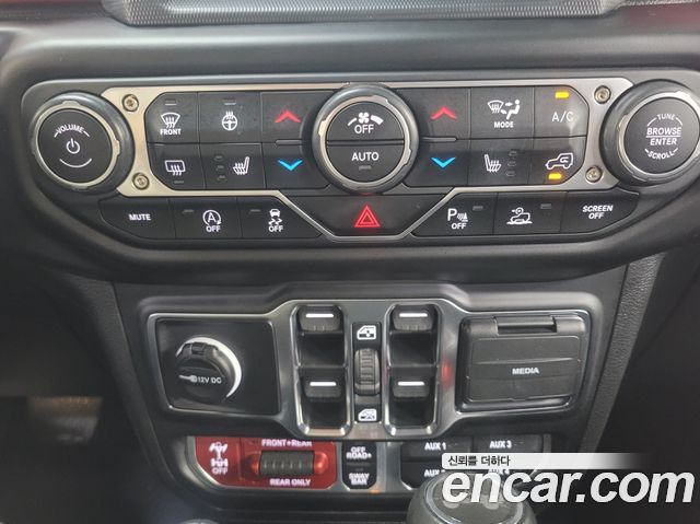 JEEP 랭글러 (JL) 2.0 루비콘 파워 탑 4도어 2023 - photo 11 - Import Corée du Sud | International Cars