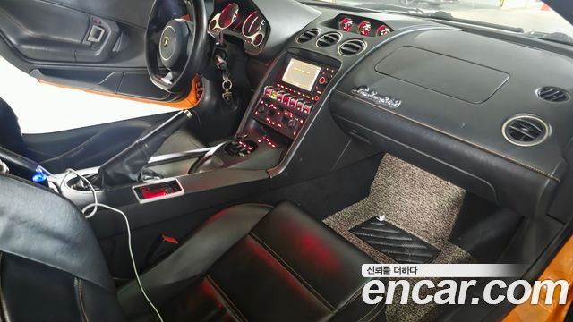 LAMBORGHINI 가야르도 LP560-4 비콜로레 2012 - photo 6 - Import Corée du Sud | International Cars
