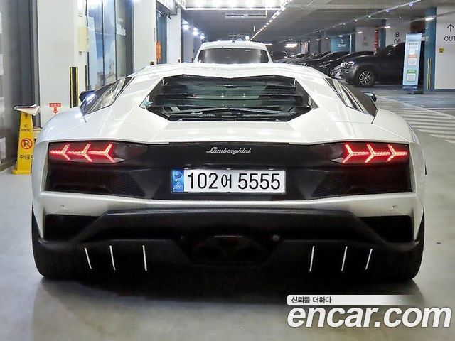 LAMBORGHINI Aventador S LP740-4 2018 - photo 5 - Import Corée du Sud | International Cars