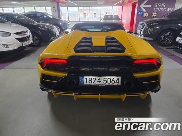 LAMBORGHINI Huracán LP640-4 EVO Spyder 2020 - photo 4 - Import Corée du Sud | International Cars
