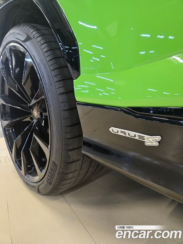 LAMBORGHINI Urus 4.0 V8 S 2024 - photo 13 - Import Corée du Sud | International Cars