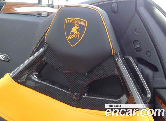 LAMBORGHINI Huracán LP640-4 EVO Spyder 2023 - photo 16 - Import Corée du Sud | International Cars