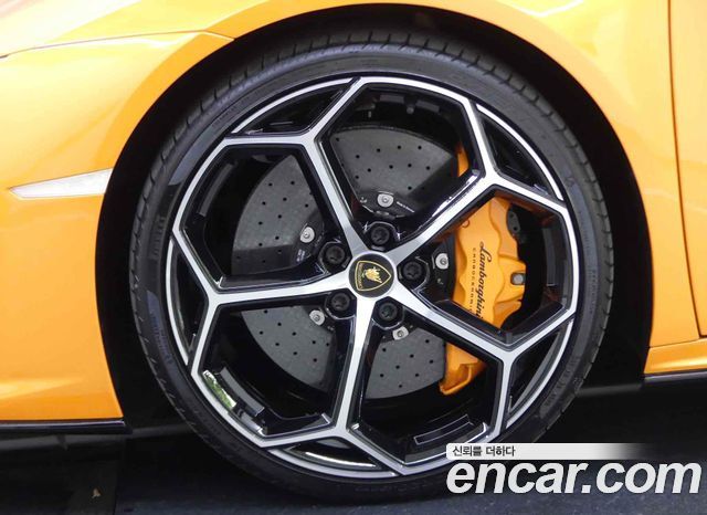 LAMBORGHINI Huracán LP640-4 EVO Spyder 2023 - photo 9 - Import Corée du Sud | International Cars