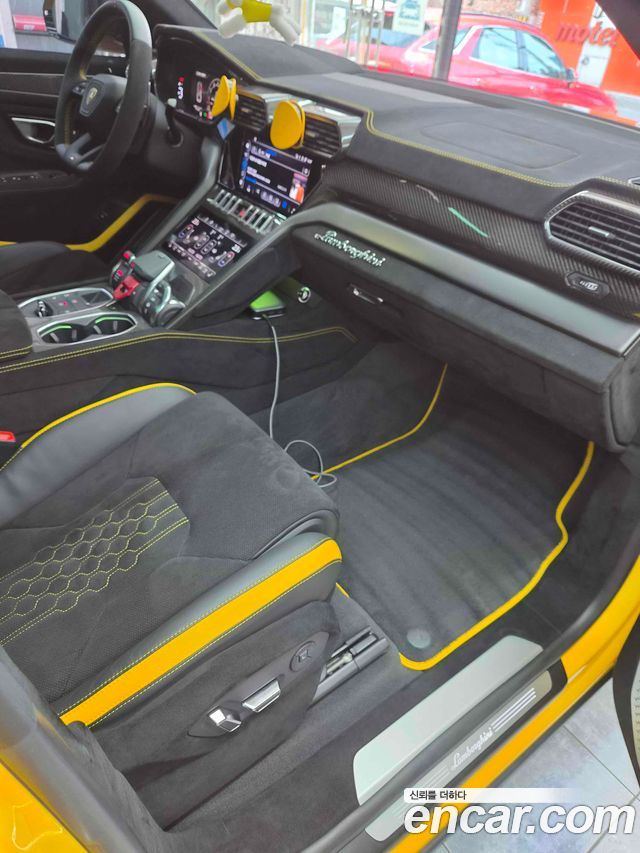 LAMBORGHINI Urus 4.0 V8 퍼포만테 2024 - photo 15 - Import Corée du Sud | International Cars