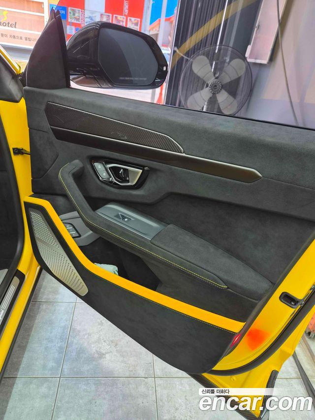 LAMBORGHINI Urus 4.0 V8 퍼포만테 2024 - photo 16 - Import Corée du Sud | International Cars