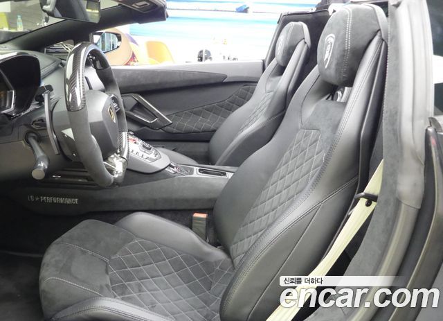 LAMBORGHINI Aventador LP700-4 Roadster 2015 - photo 10 - Import Corée du Sud | International Cars