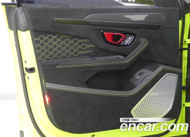 LAMBORGHINI Urus 4.0 V8 퍼포만테 2024 - photo 13 - Import Corée du Sud | International Cars