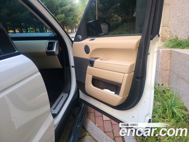 LAND ROVER Range Rover Sport 2세대 3.0 SDV6 AB Dynamic 2015 - photo 9 - Import Corée du Sud | International Cars