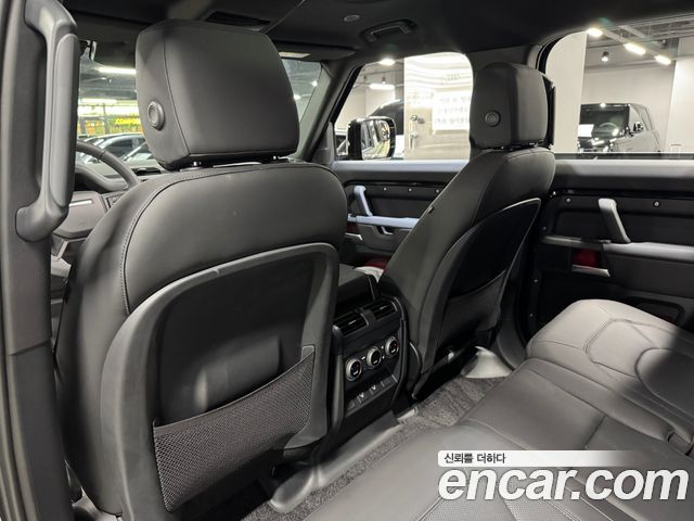 LAND ROVER Defender (L663) 130 P400 아웃바운드 2025 - photo 12 - Import Corée du Sud | International Cars