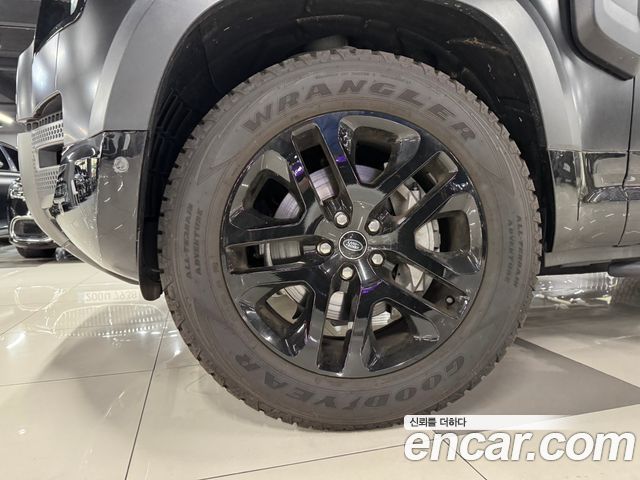 LAND ROVER Defender (L663) 130 P400 아웃바운드 2025 - photo 16 - Import Corée du Sud | International Cars