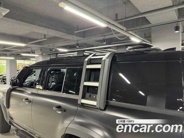 LAND ROVER Defender (L663) 130 P400 아웃바운드 2025 - photo 18 - Import Corée du Sud | International Cars
