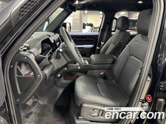 LAND ROVER Defender (L663) 130 P400 아웃바운드 2025 - photo 8 - Import Corée du Sud | International Cars