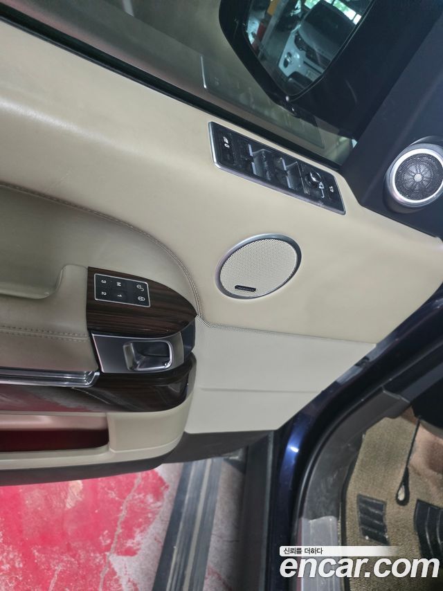 LAND ROVER Range Rover 4세대 4.4 SDV8 Vogue SE 디젤 2015 - photo 12 - Import Corée du Sud | International Cars